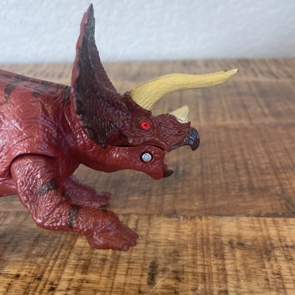 Triceratops Roar And Bite Figure light Up Eyes PVC Toy Dino Red Plastic 9” - Picture 6 of 9
